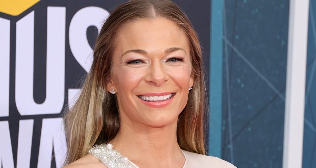 Leann Rimes Bravely Poses Nude To Show Off Her Psoriasis