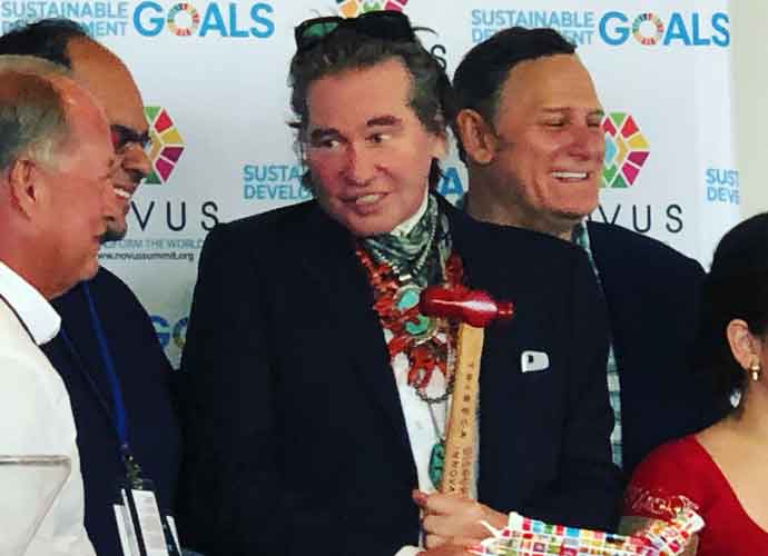 Kilmer was given a symbolic hammer as a reward for his work with the TwainMania Foundation during the NOVUS Summit at the UN