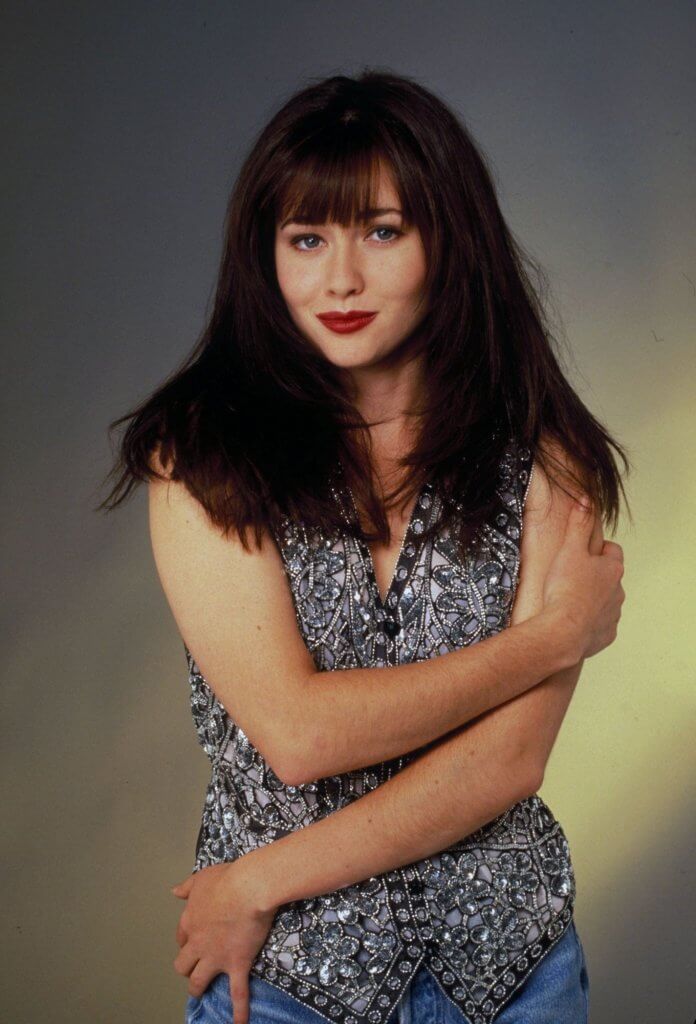 Shannen Doherty posing as her 90210 character Brenda Walsh