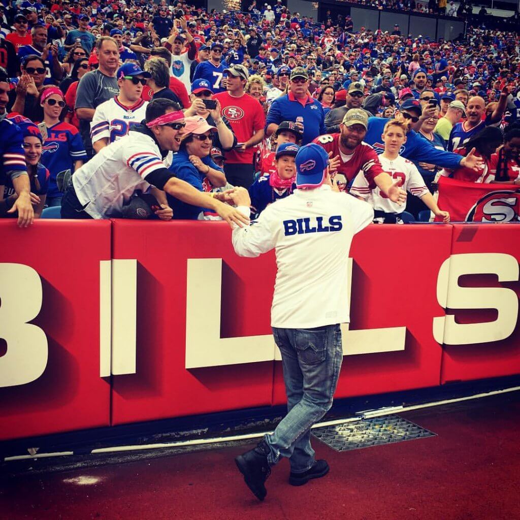 Bills legend Jim Kelly to meet with fans, sign autographs prior to