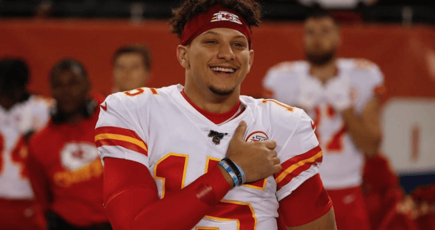 Chiefs Quarterback Patrick Mahomes Gives Teen Cancer Survivor Game Ball ...