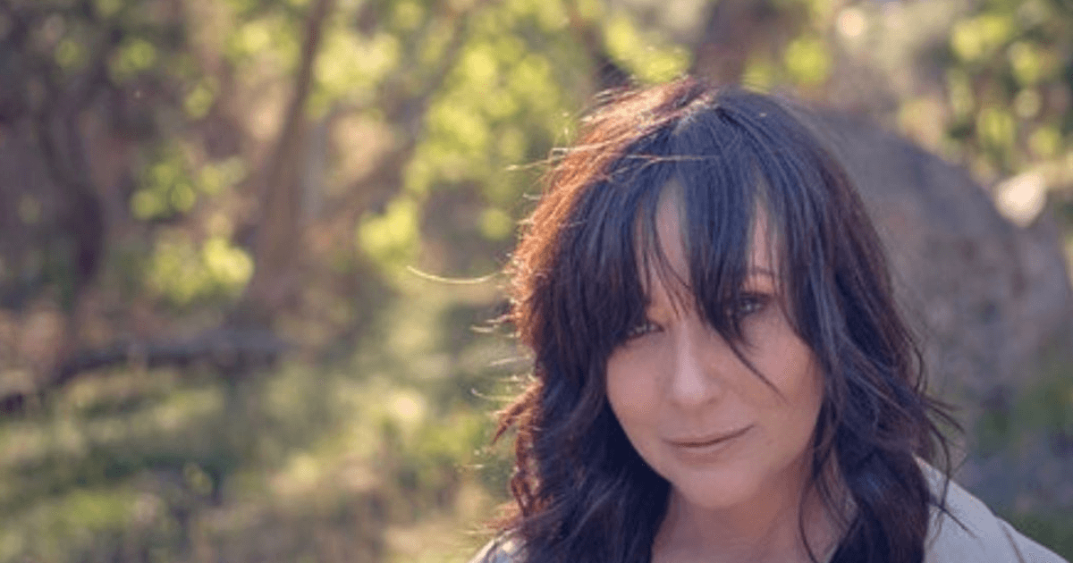 Shannen Doherty Gives Shoutout to Friends That Have Your Back During Cancer  -- 'She Made a Horrible Thing Touching, Funny, Memorable' | SurvivorNet