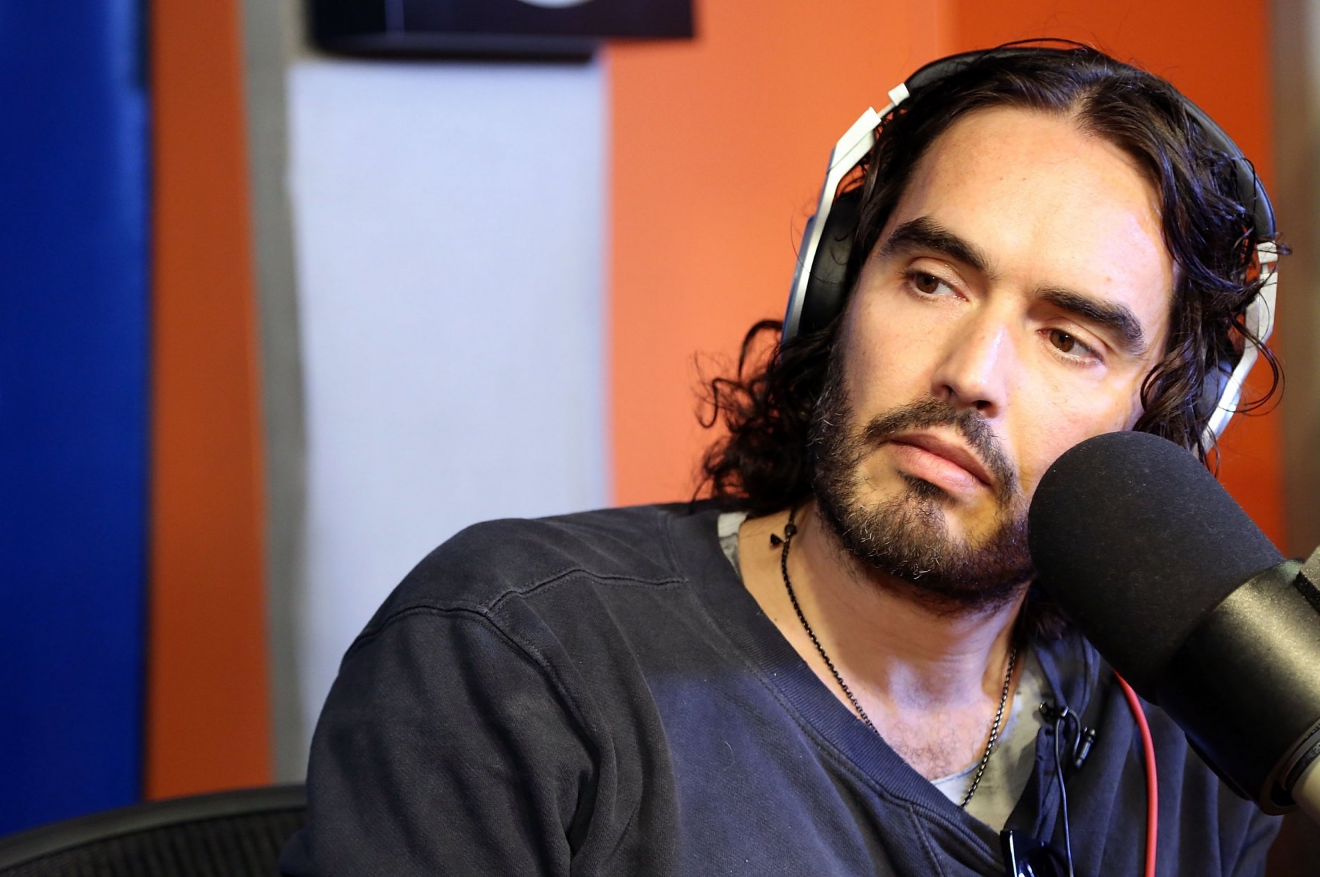 Russell Brand's Mom Suffers 'Life-Threatening Injuries' in Car Crash