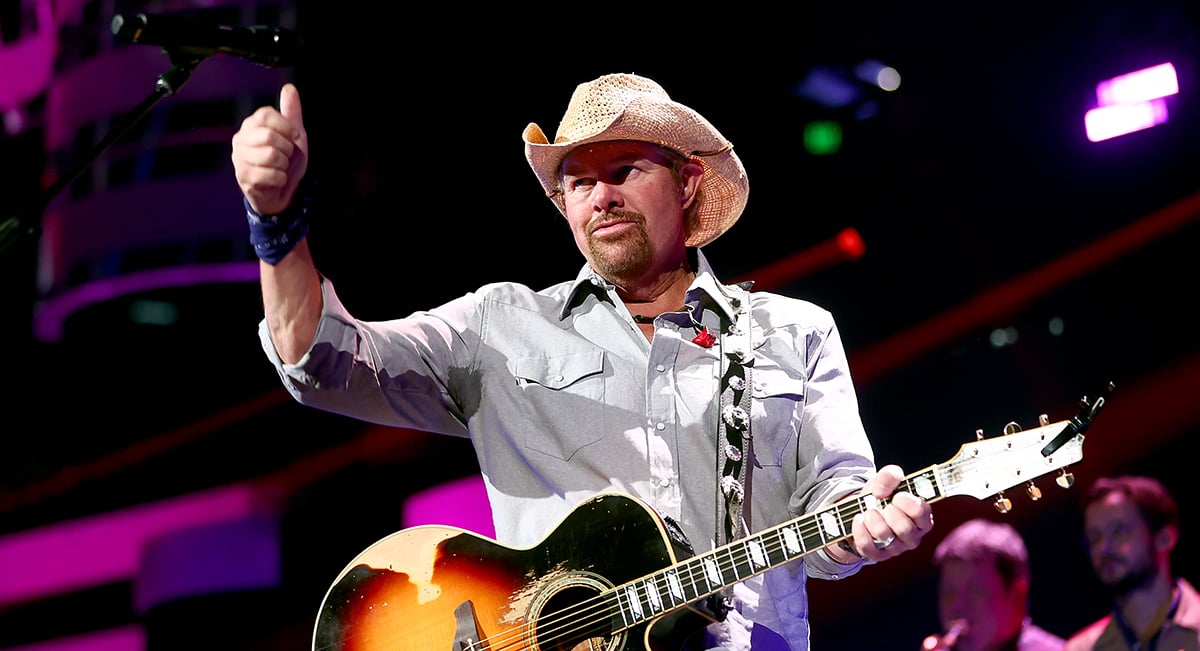 Toby Keith tells the story behind 'Should've Been a Cowboy' before