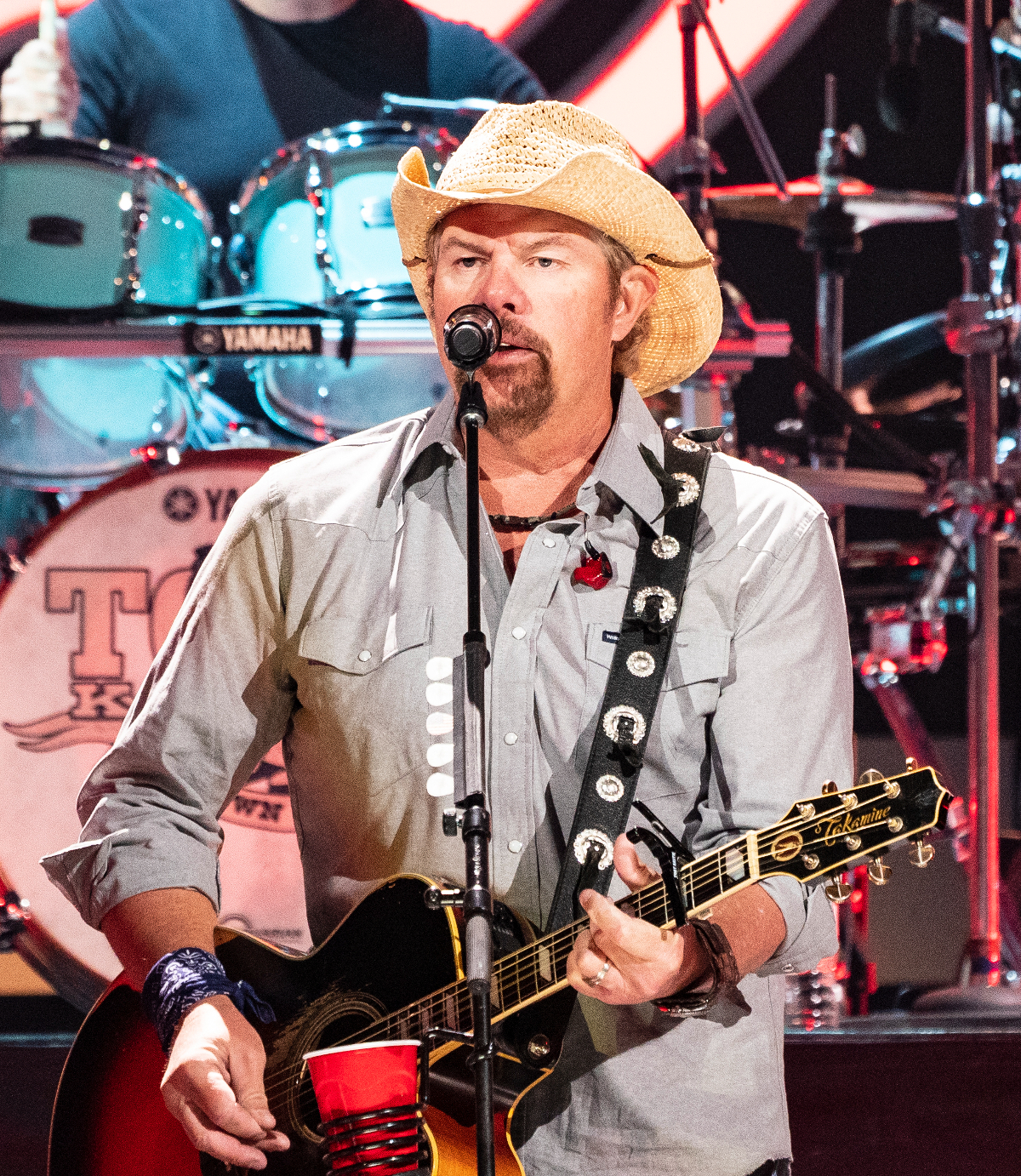 Country singer Toby Keith says he has stomach cancer