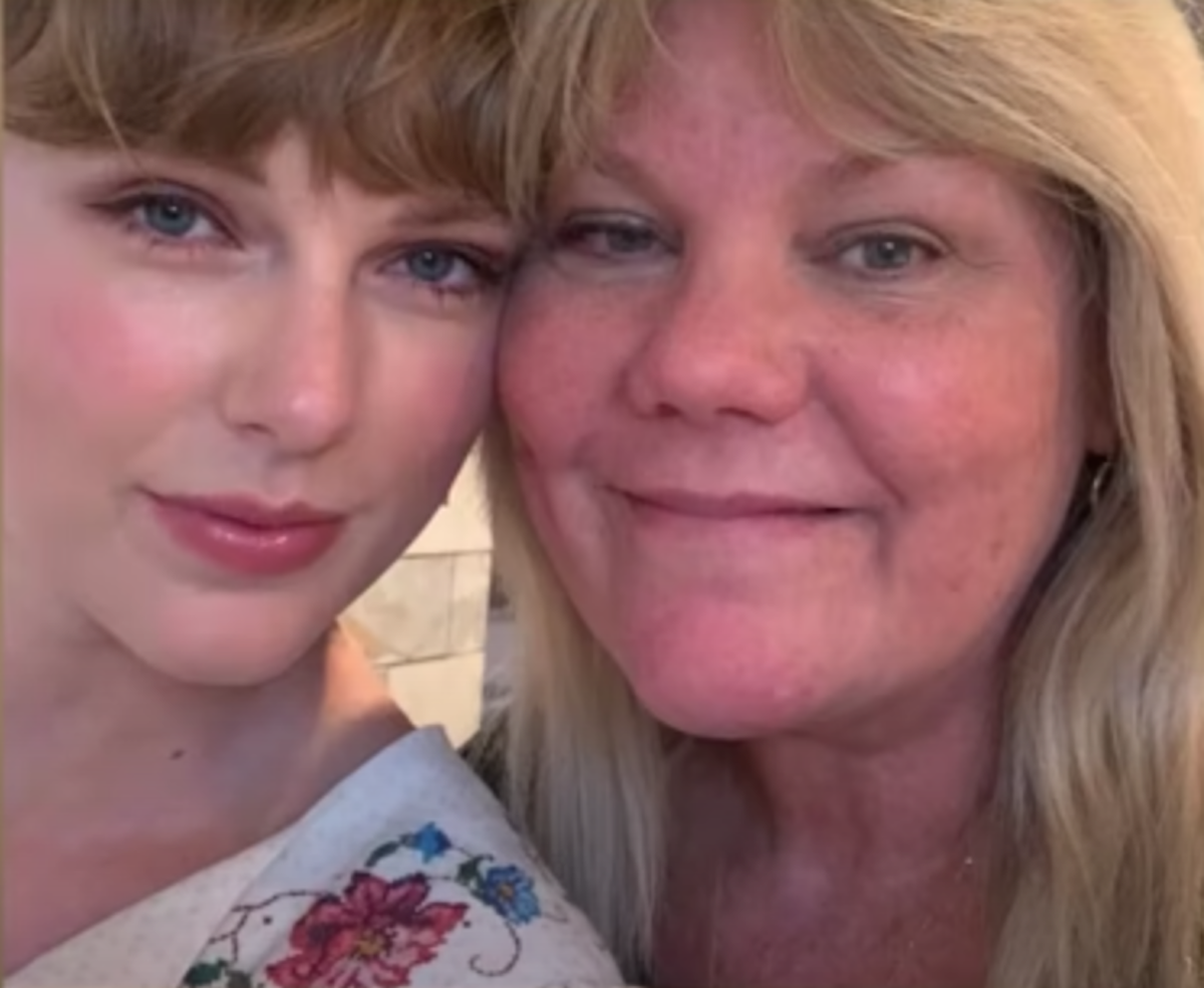 Is Taylor Swift Playing Songs for Mom on Her New Eras Tour?