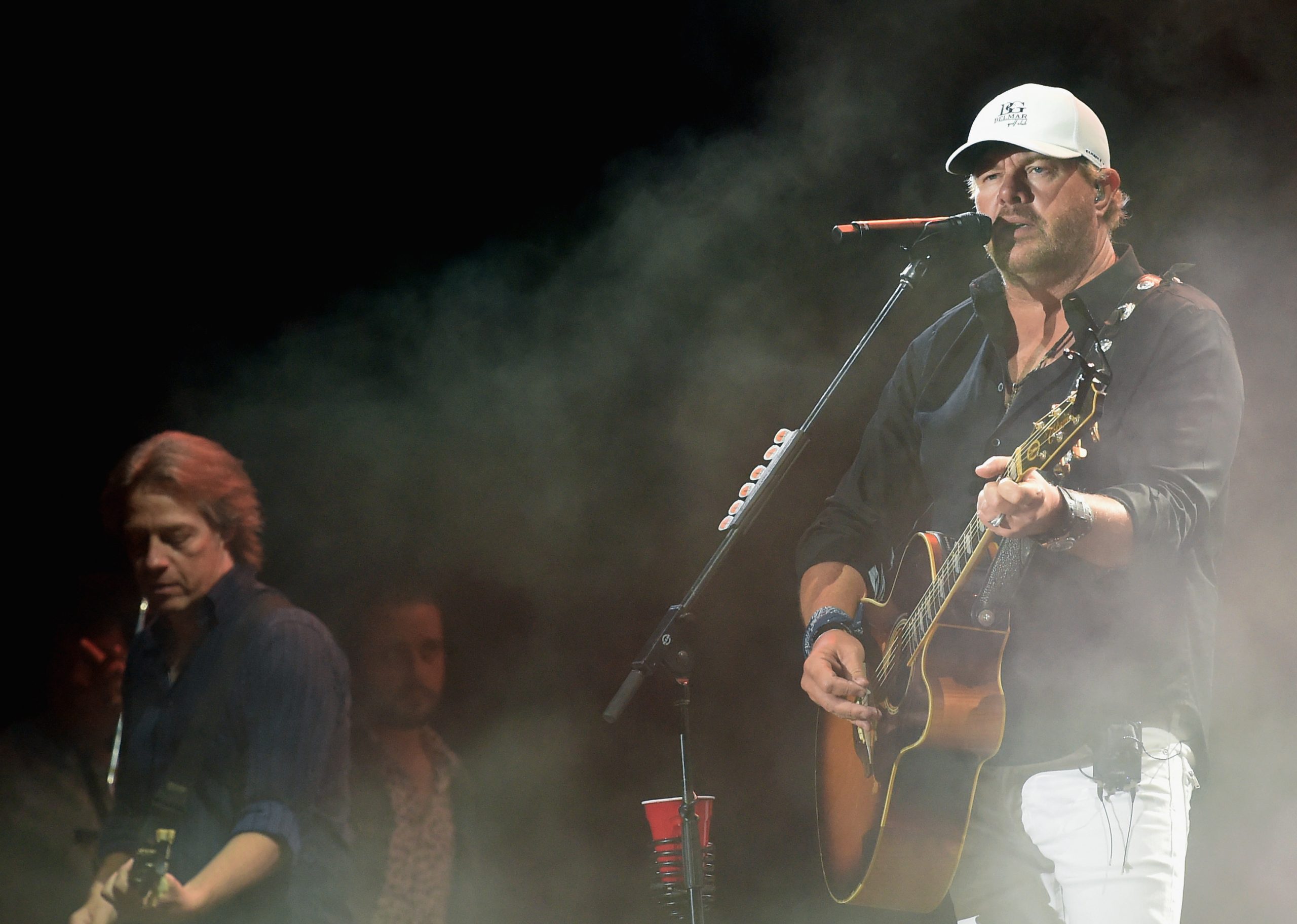 Toby Keith Makes Surprise Onstage Comeback After Cancer Treatment