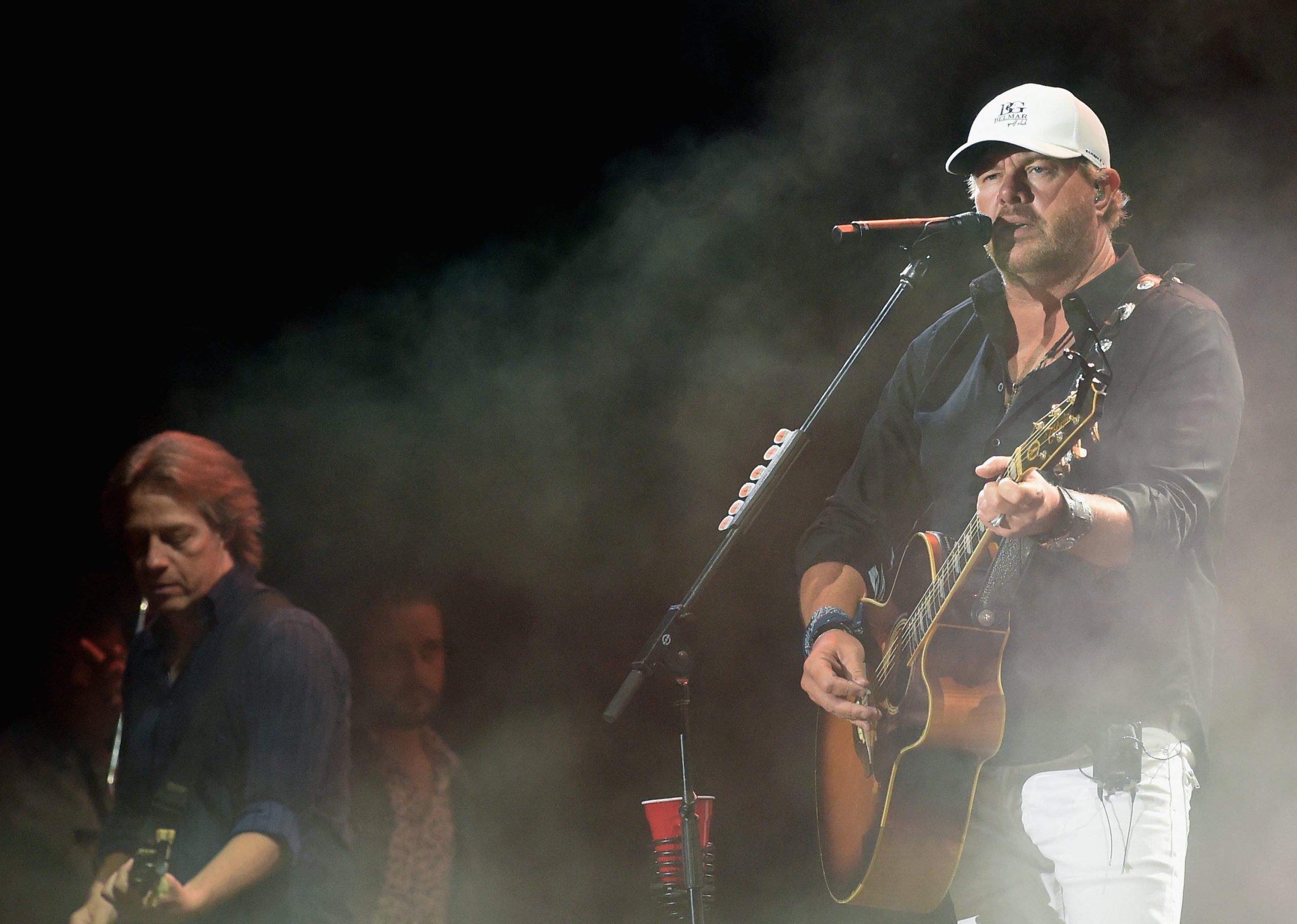 Toby Keith returns to stage after cancer battle in hometown pop-up