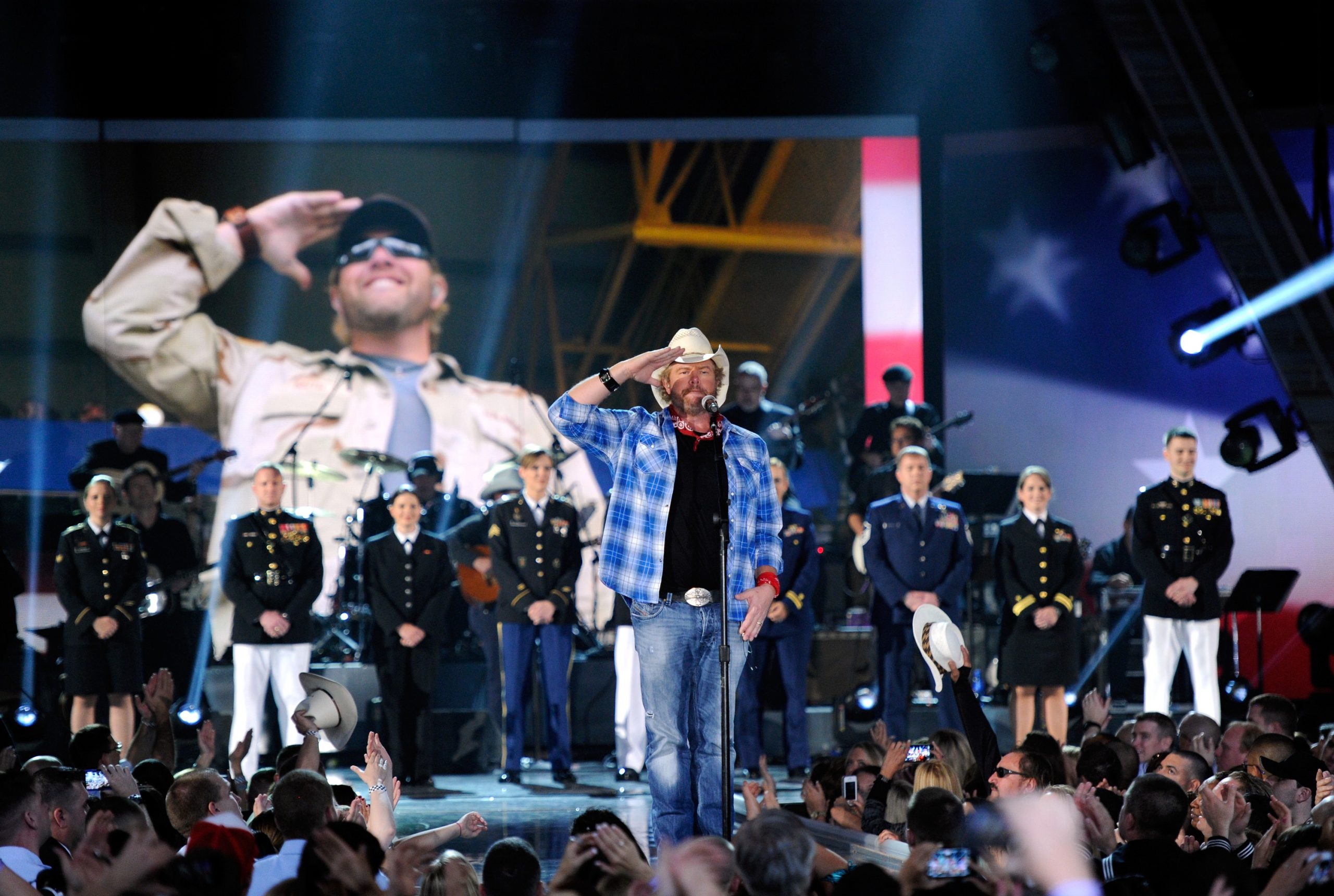 Toby Keith Makes Surprise Onstage Comeback After Cancer Treatment