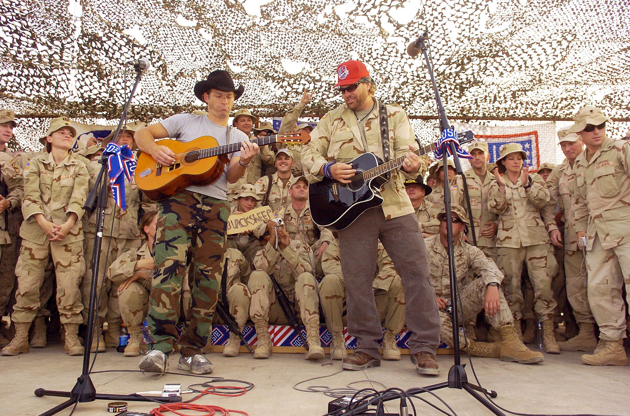 Country's Toby Keith will be singing for the soldiers