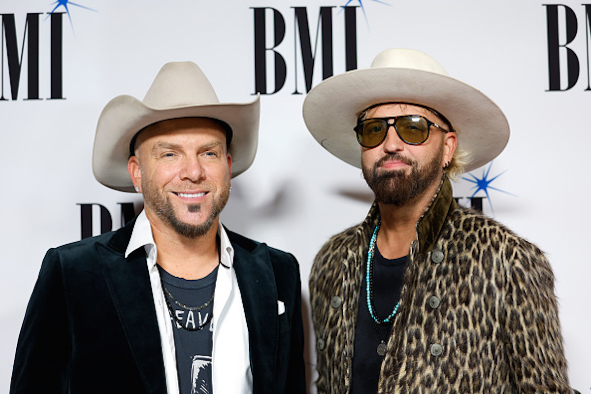 Toby Keith receives Country Icon Award, describes cancer diagnosis