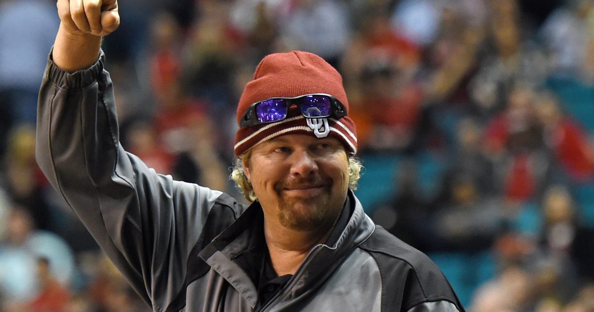 Toby Keith Overwhelmed by Response to 'Don't Let the Old Man In