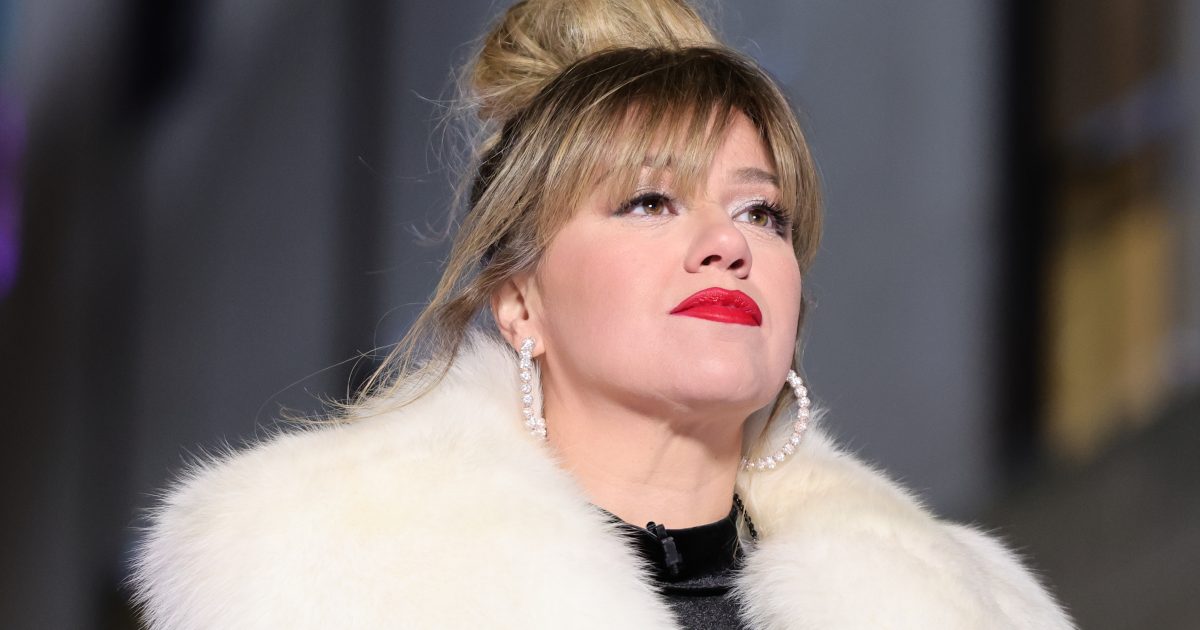 Singer Kelly Clarkson, 41, Was Misdiagnosed With Cancer The Day of Her  Grammy Win– Overcoming The Emotional Whiplash